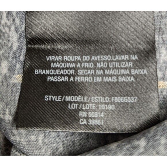 Women's T Tahari V-Neck Snake Print Sleeveless Gold Chain Accent Blouse Small - Picture 12 of 12